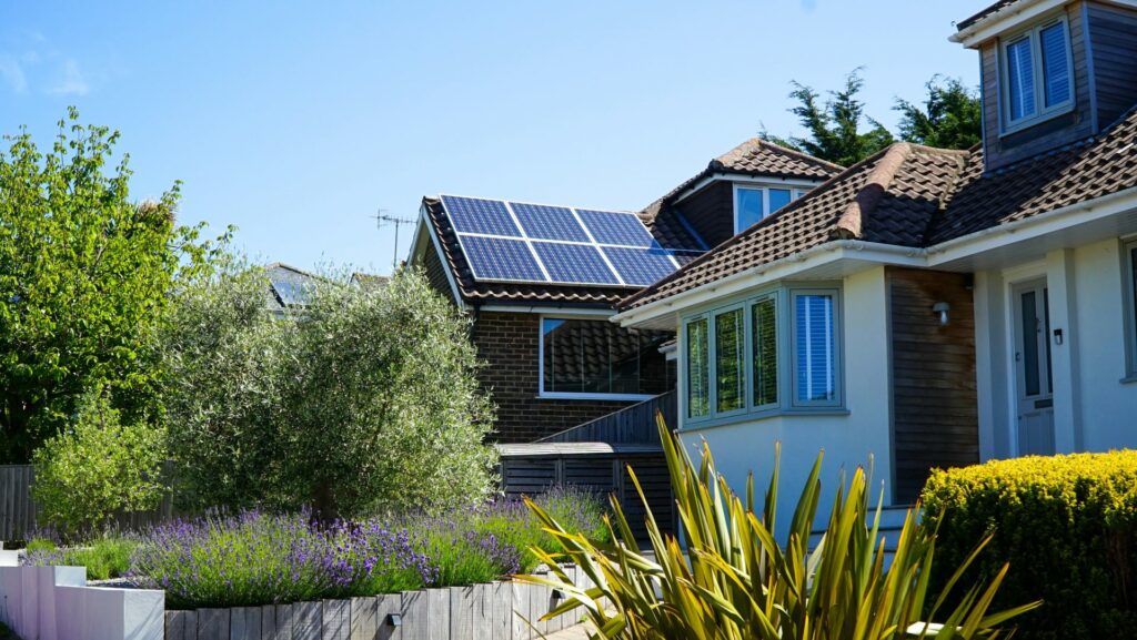 Modern Glazing Ideas That Brighten Homes and Enhance Energy Efficiency Easily
